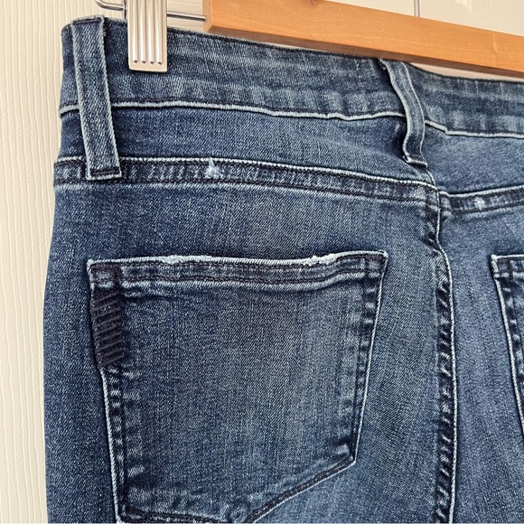 New Paige Flora Frayed Ruffle Hem Jeans Merritt Size 27 Dark Wash - Picture 11 of 12